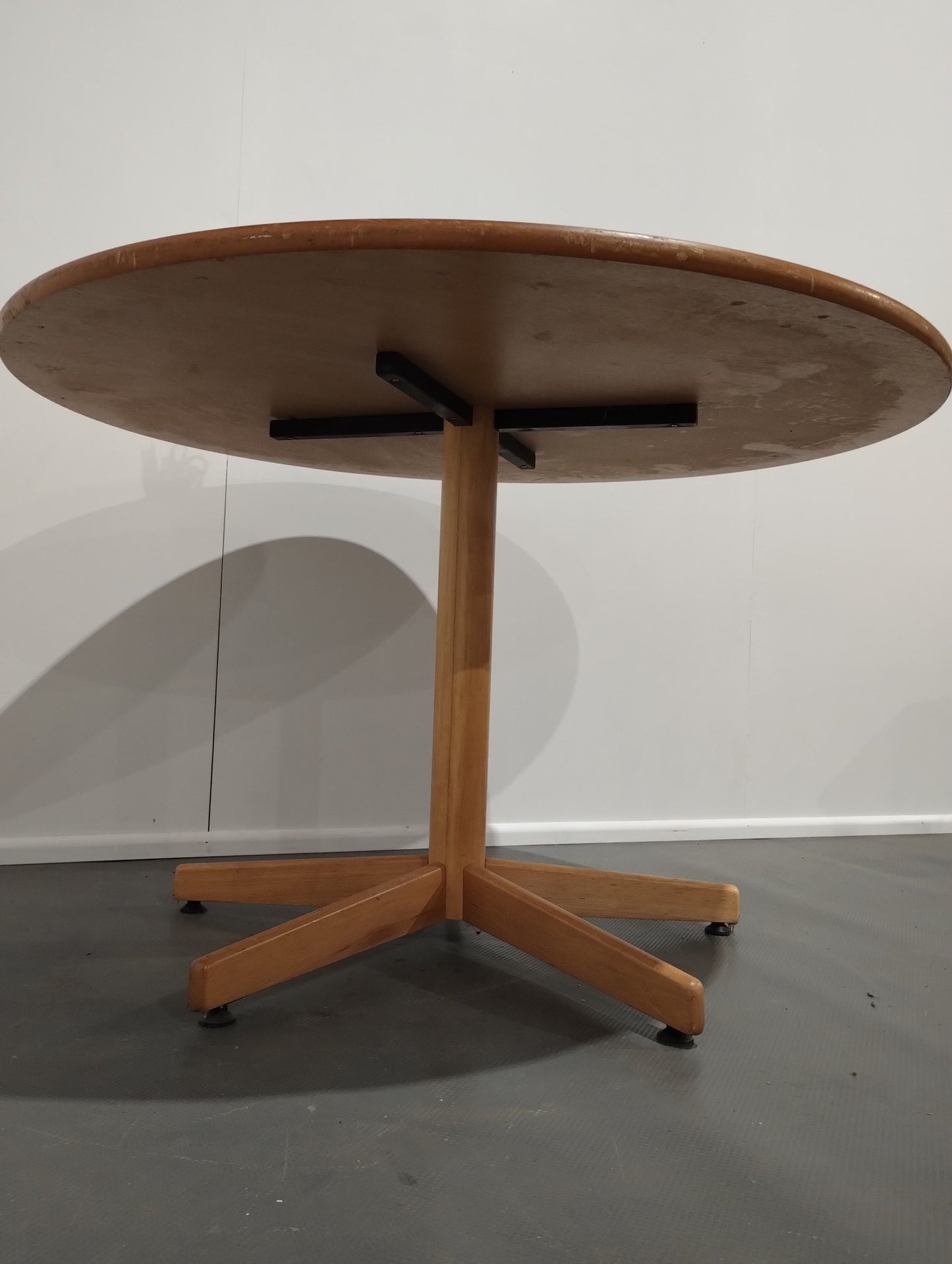 Round Table