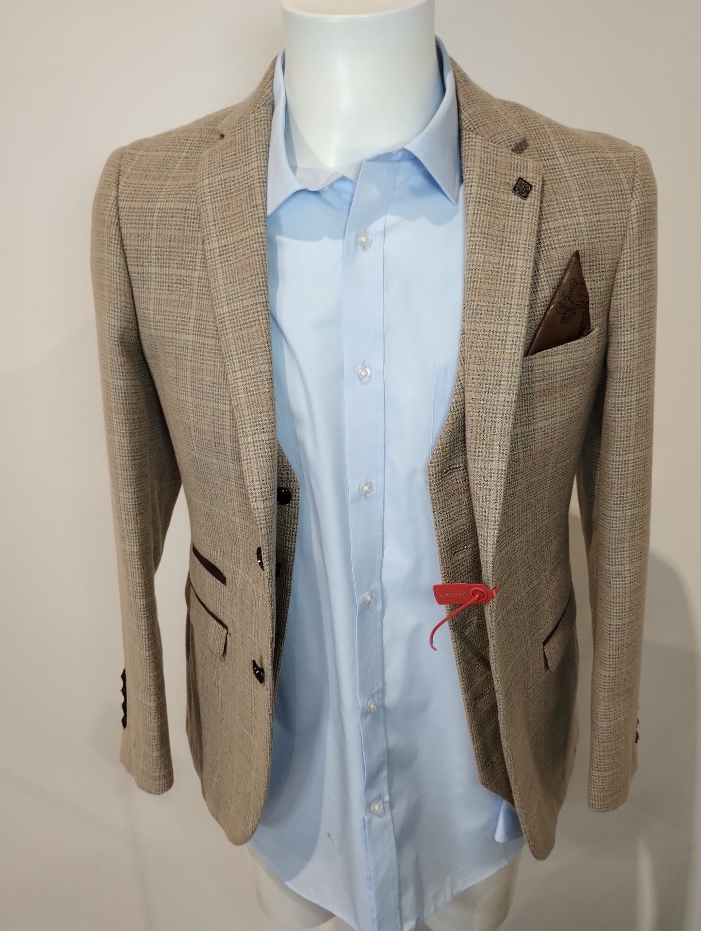 Holland-style Beige Tweed Three-Piece Suit with Slim Fit Jacket - 34, Regular Fit, Waistcoat and Trousers - 28, Regular Fit
