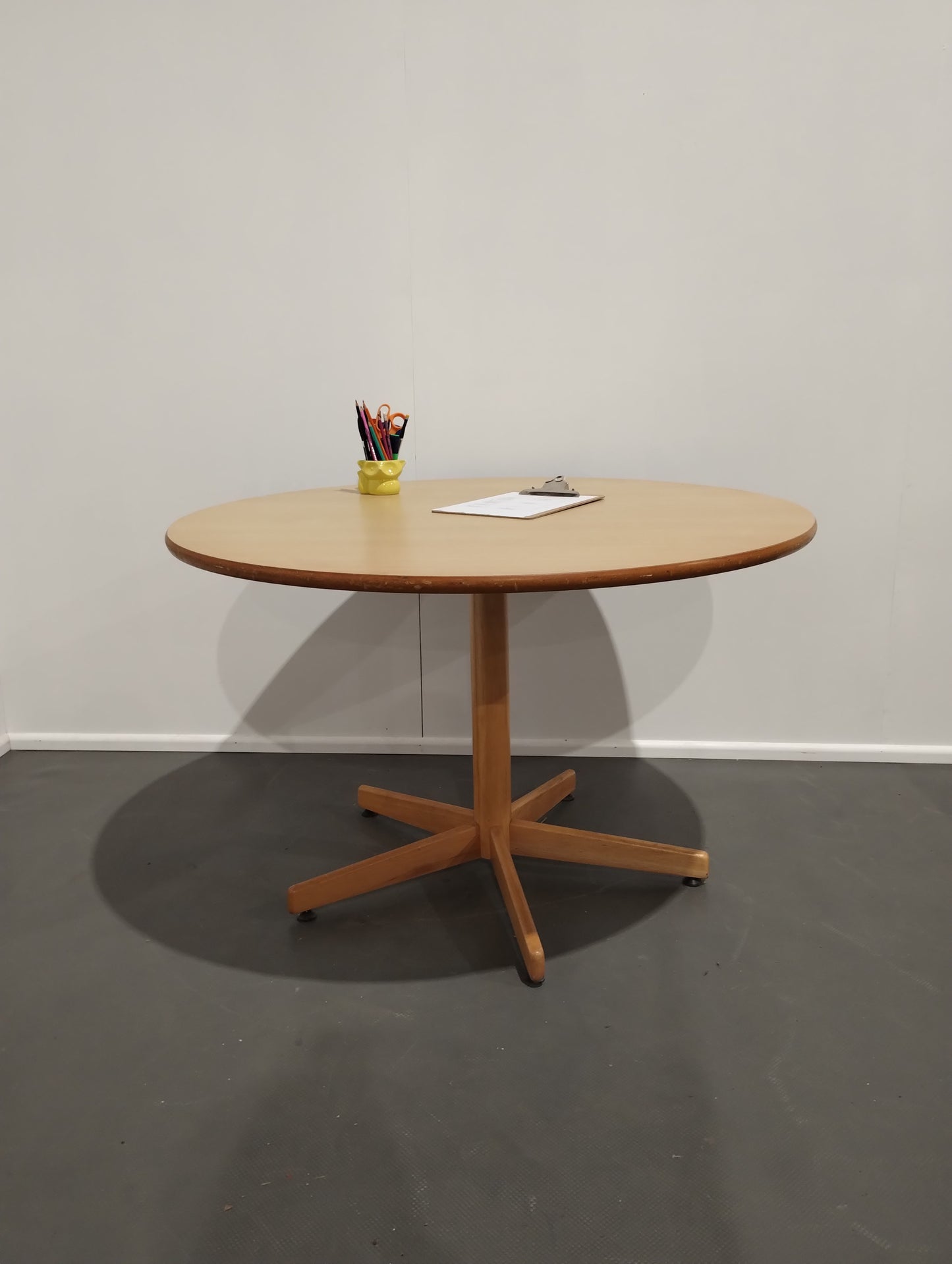 Round Table