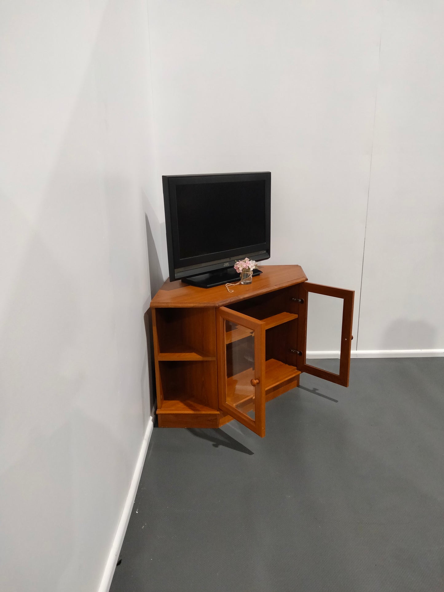 Corner TV stand