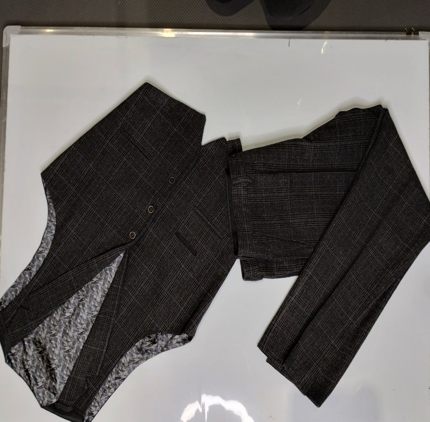 Tristan Style Grey Tweed Three-Piece Suit with Jacket - 46, Regular Fit, Waistcoat and Trousers - 40, Regular Fit