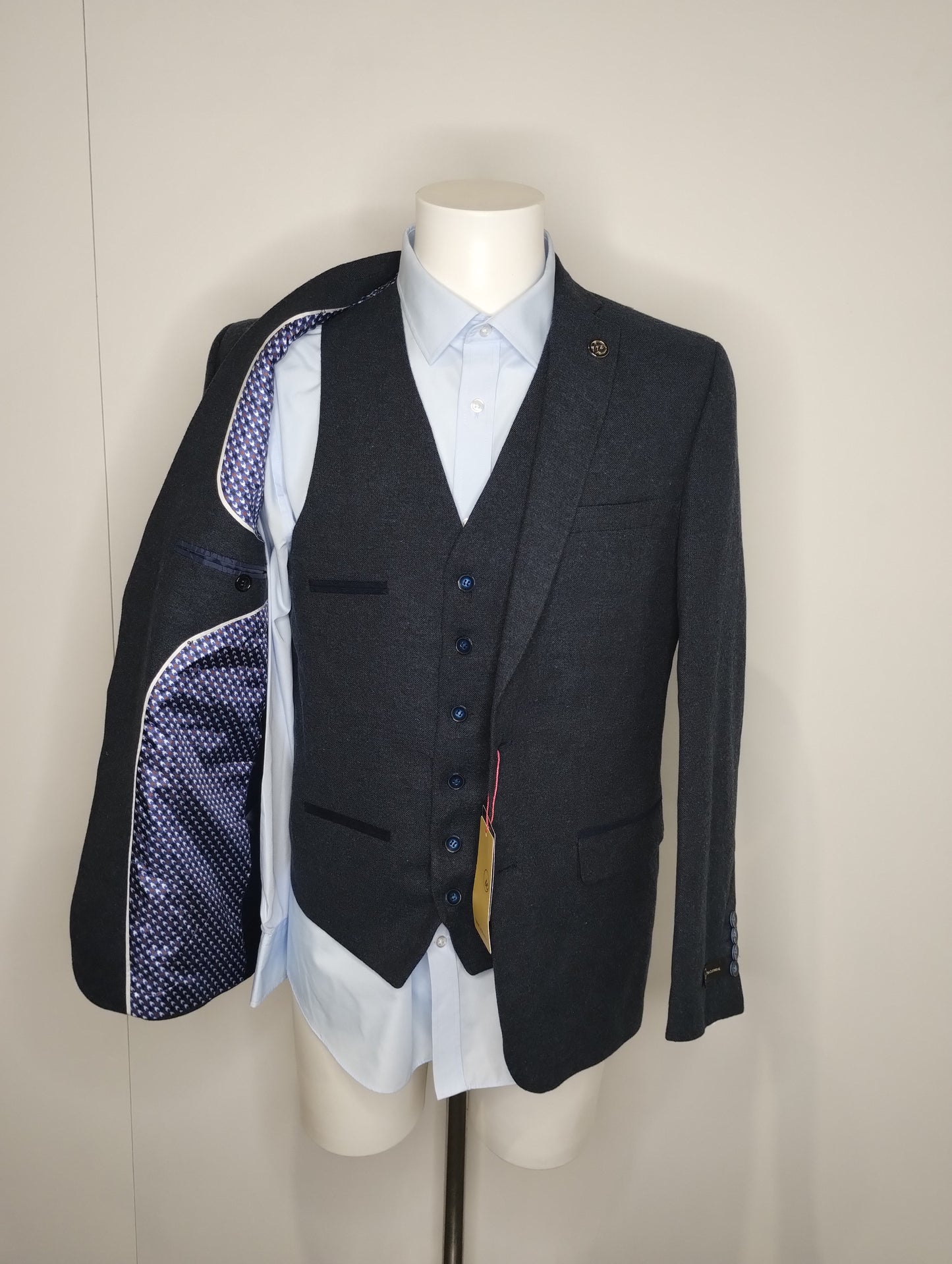 TruClothing Navy Wool Blend Three-Piece Suit with Jacket - 38, Regular Fit, Waistcoat and Trousers - 32, Regular Fit